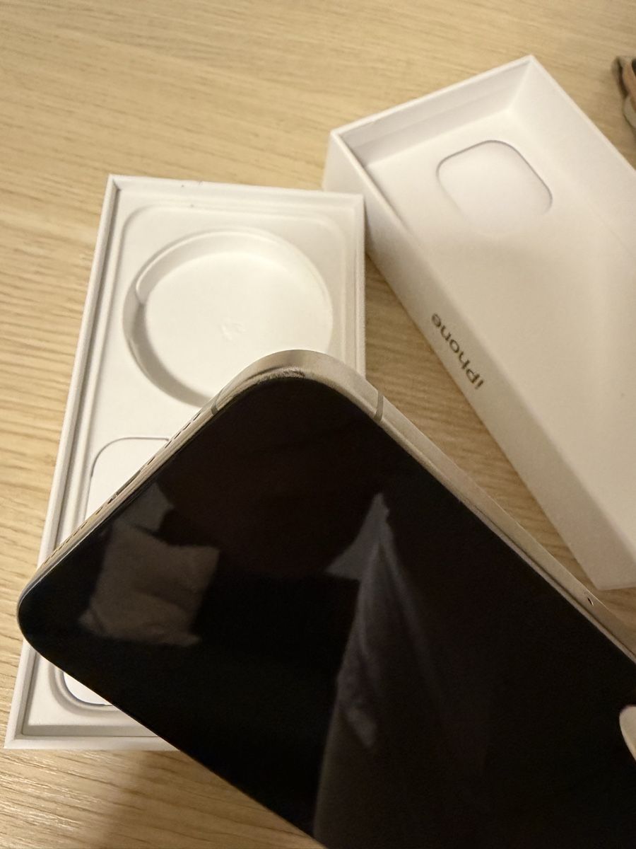 Apple Telefoni cellulari / Smartphones: Iphone 15 pro max 265GB Titan – Usato da Schinznach Dorf venduto da ver_5ktz 5