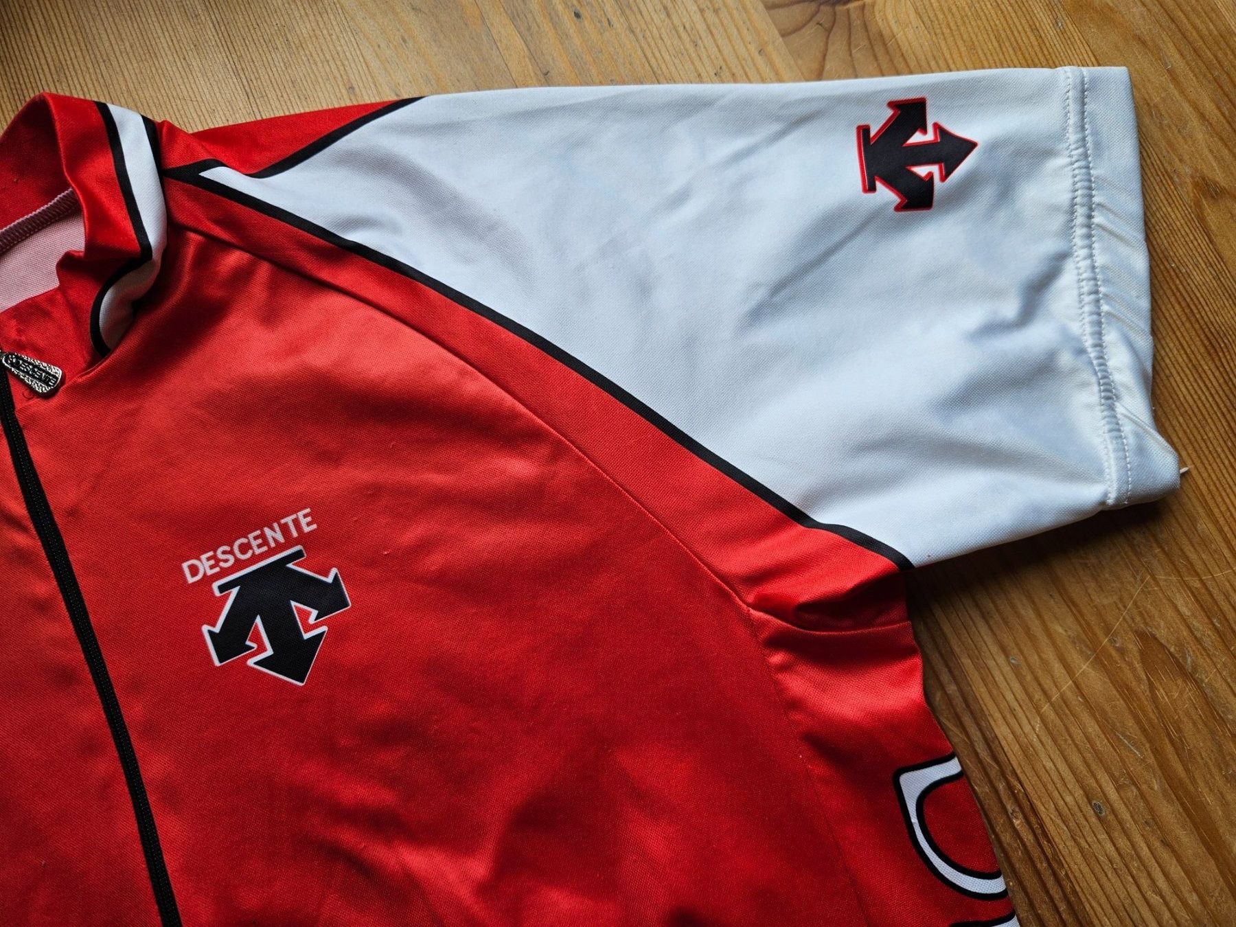 Leibchen & Hosen: Radtrikot Descente Gr. S Velo Radsport Trikot – Gebraucht aus Hägglingen von United-Village-Trade 3