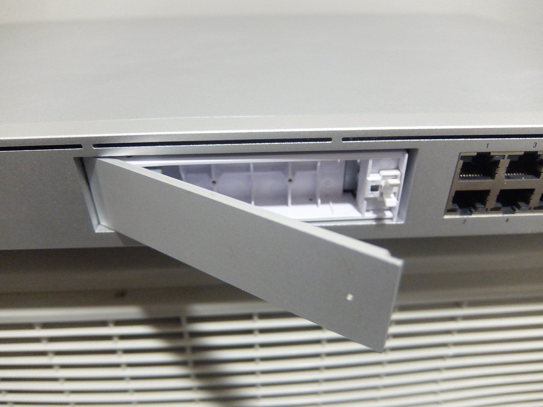 Unifi Modem & Router: unifi network udm pro – Usato da Basel venduto da Elektronik_Markt 4
