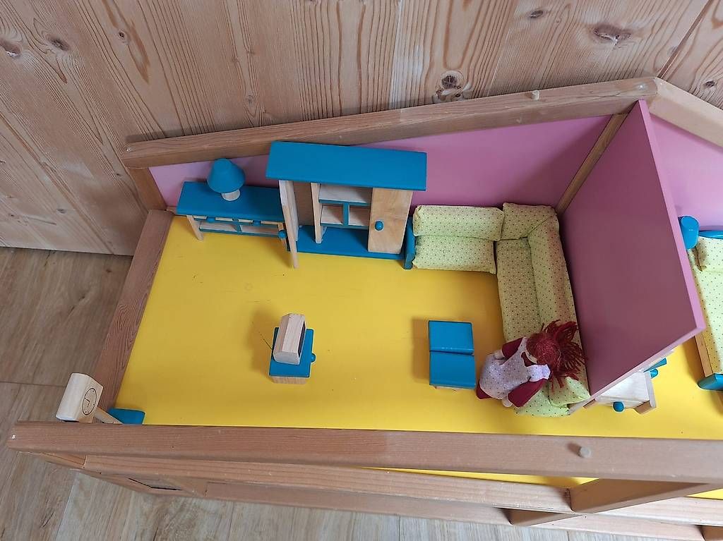Case e mobili per bambole: Holz Puppenhaus möbeliert – Usato da Aesch ZH venduto da swissbrick 1