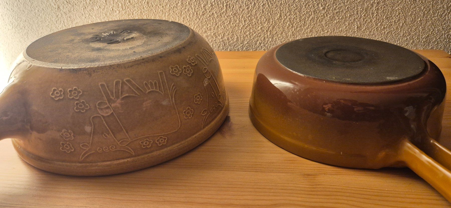 Schalen: Fondue Klassiker,2 Caquelons, einer mit abgesprungenem Stück – Gebraucht aus Dietikon von dorum 3