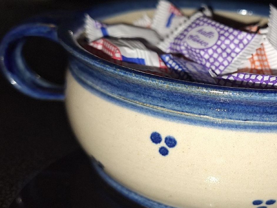 Ciotole: Keramikschale mit Henkel, blau-weiss, – Nuovo (secondo la descrizione) da spreitenbach venduto da lumbalplatte 2
