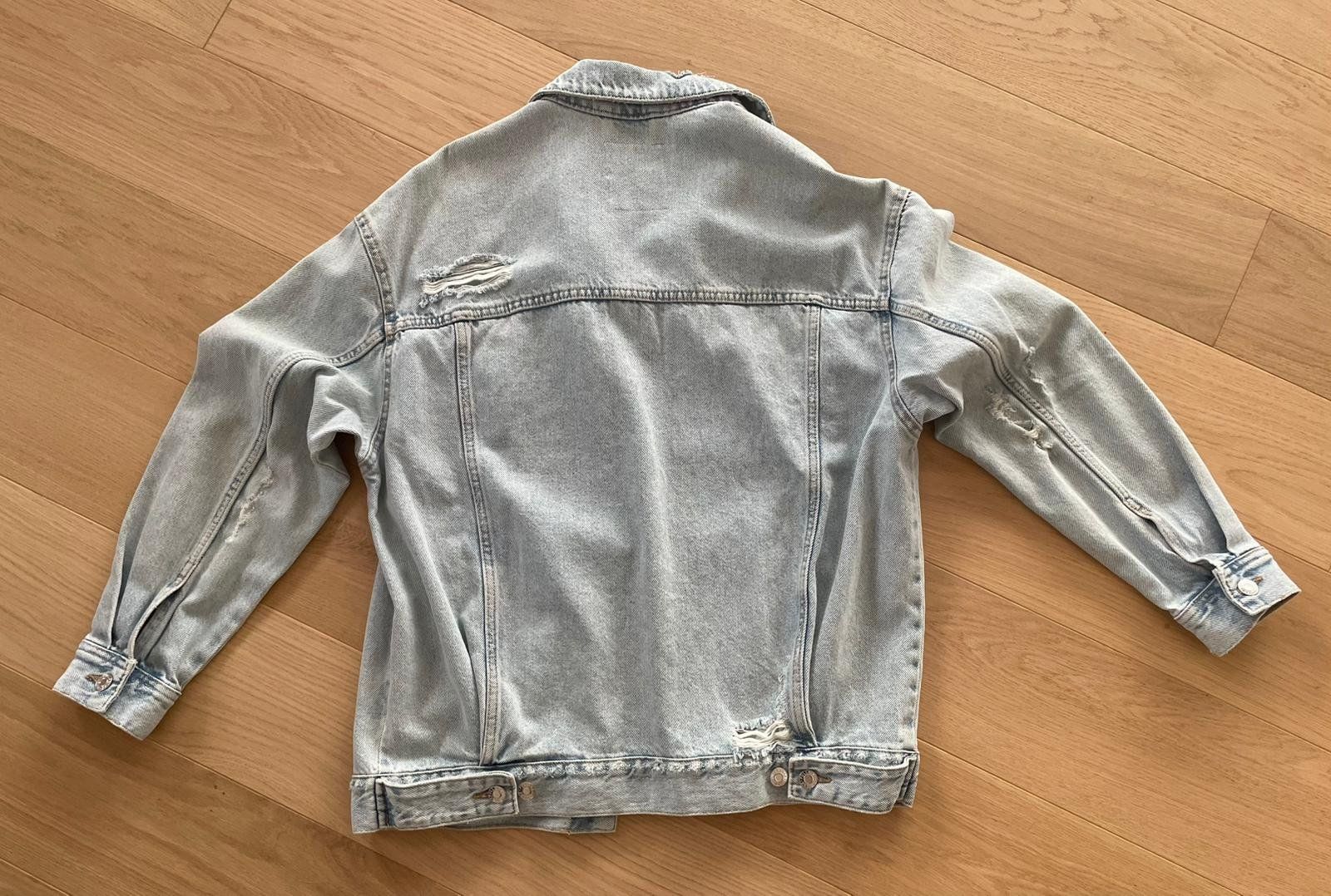 Pull&Bear Giacche: Jeansjacke - hellblau – Usato da Eschenbach LU venduto da B.L.R 1