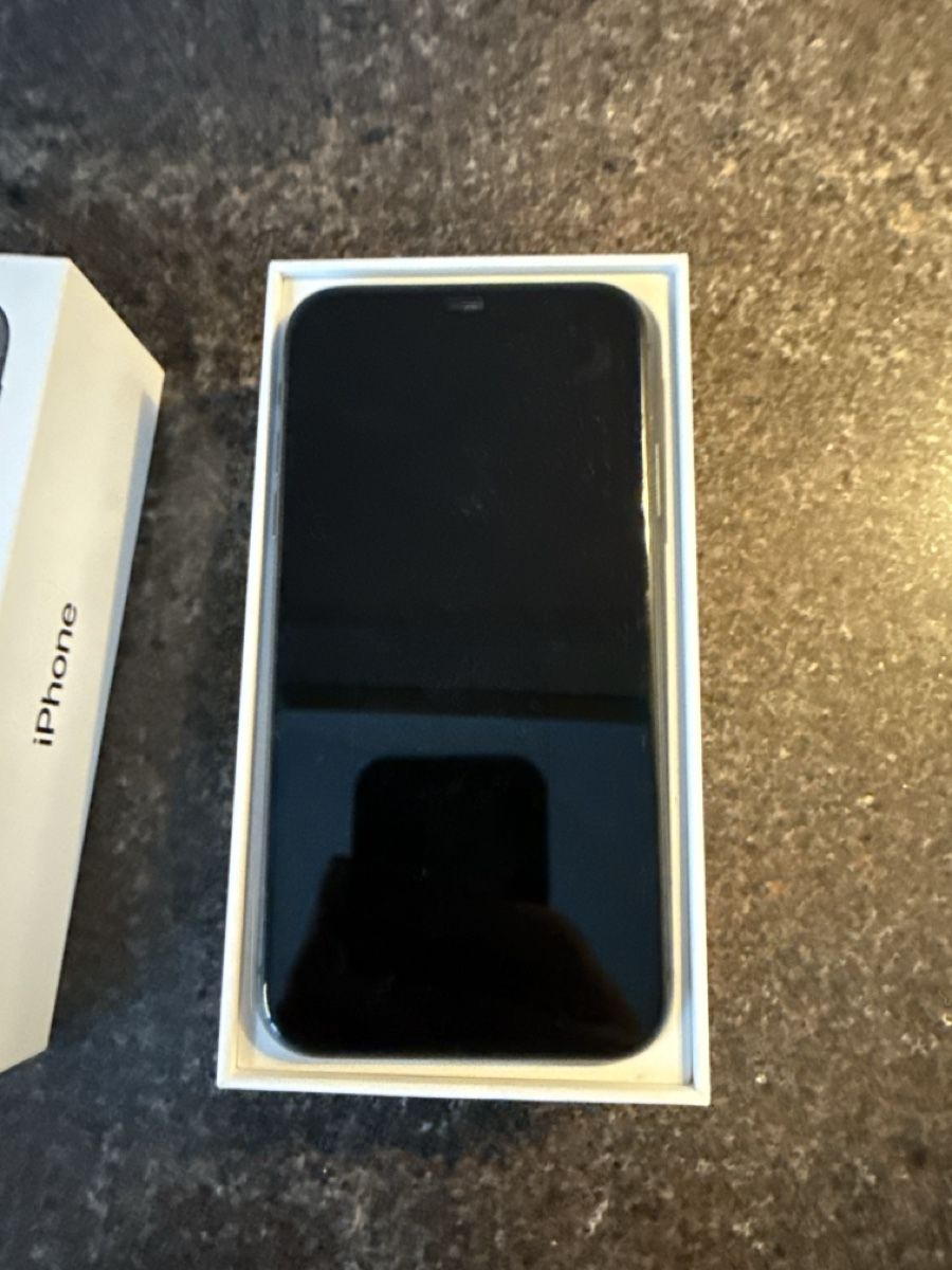 Apple Telefoni cellulari / Smartphones: Apple iPhone 11 schwarz 128GB – Usato da Winterthur venduto da Fa_bio 2