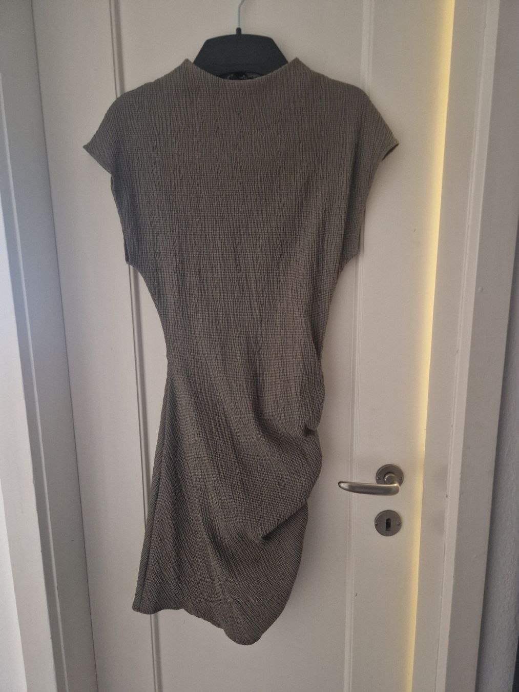 Zara Vestiti: Zara Kleid beige/hellbraun Gr. M – Nuovo (secondo la descrizione) da Zürich venduto da stefanella
