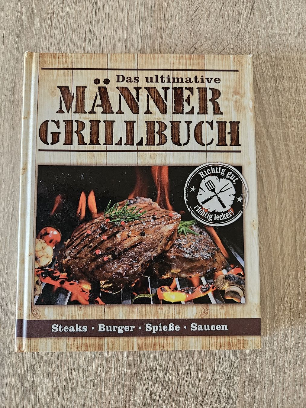 Libri: Das ultimative Männer Grillbuch - Kochbuch – Nuovo (secondo la descrizione) da Ebikon venduto da SecondChance_byM