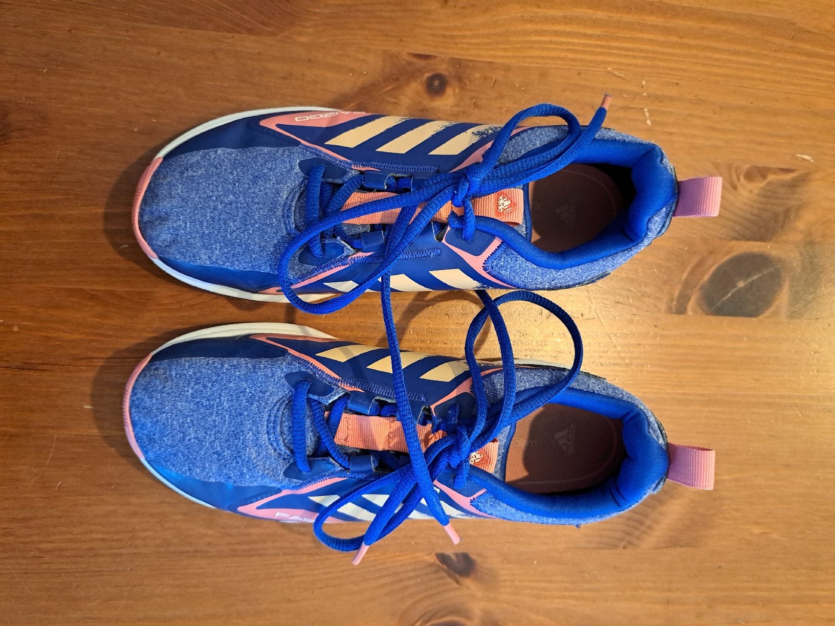 Schuhe für Jungen: Adidas Hallenschuhe Kinder Grösse 36  – Gebraucht aus Grosshöchstetten von rosa.leo 1