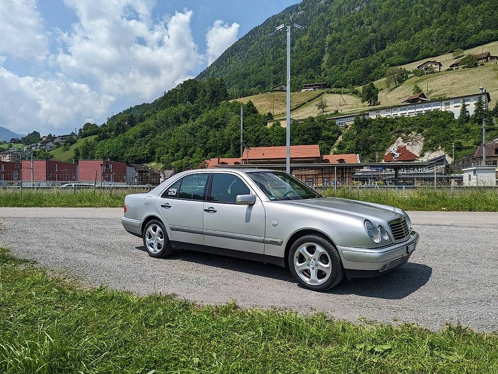 Mercedes-Benz Automobili: Mercedes E Klasse E420 W210 – Usato da Stalden (Sarnen) venduto da Alfapilot_75 1