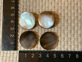 4 Perlmutt Knöpfe