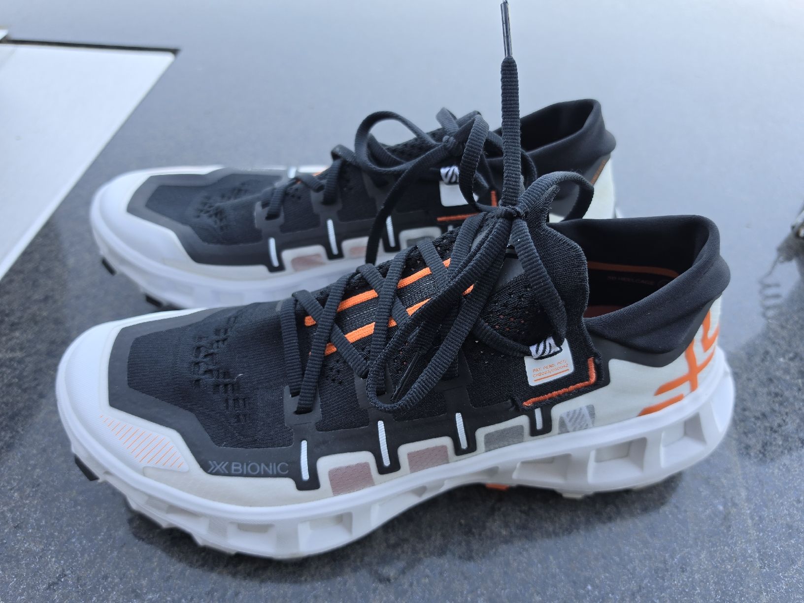 X-bionic Scarpe da uomo: X-Bionic TerraSkin X01 schwarz weiss Grösse 44.5 – Usato da Balzers venduto da Mr.Bargain 5