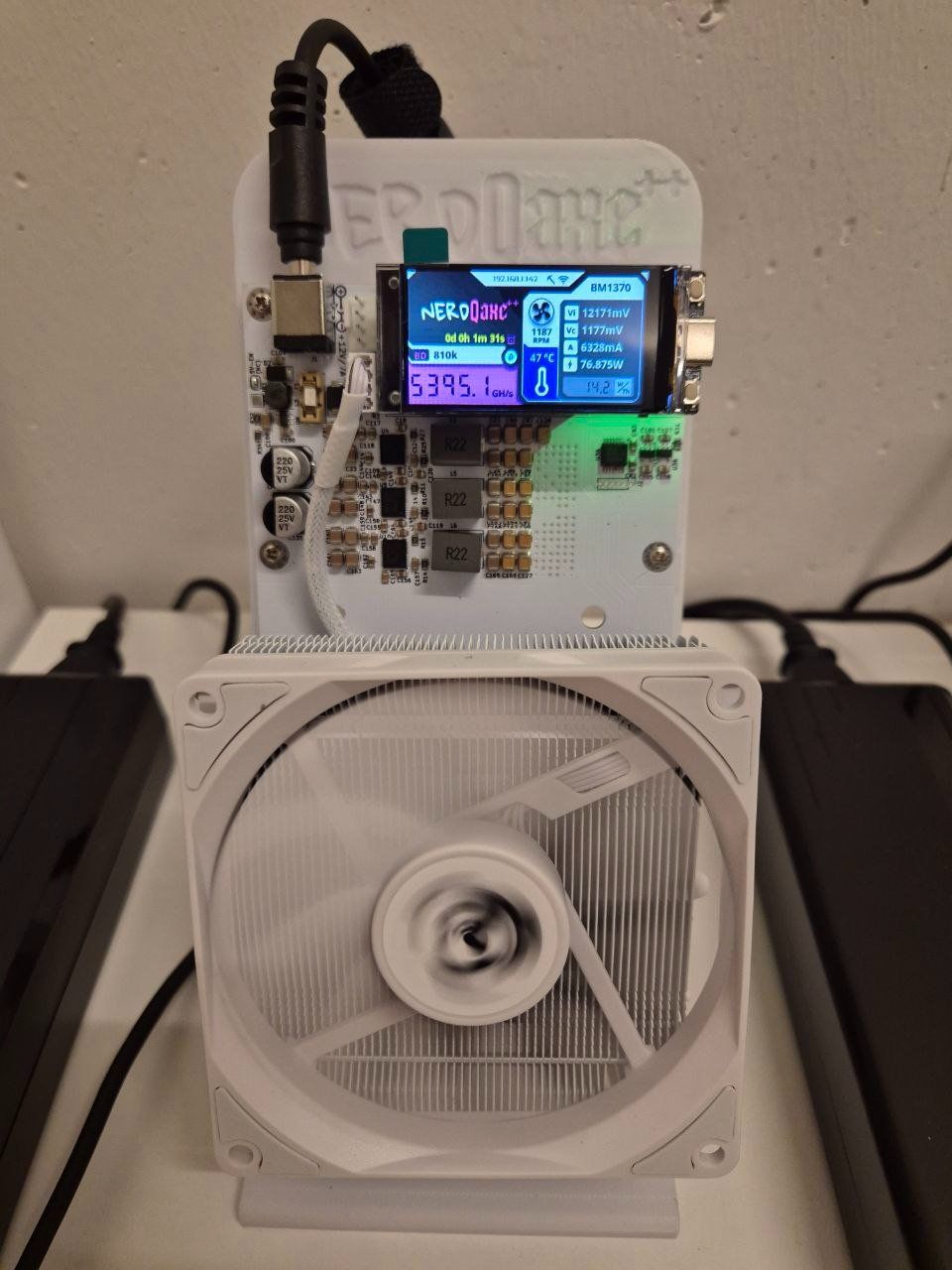 Coin Miner: Neuwertiger Bitcoin Solo ASIC Miner Mining Rig Nerdqaxe++ – Usato da Dübendorf venduto da Alessandro-DG 4