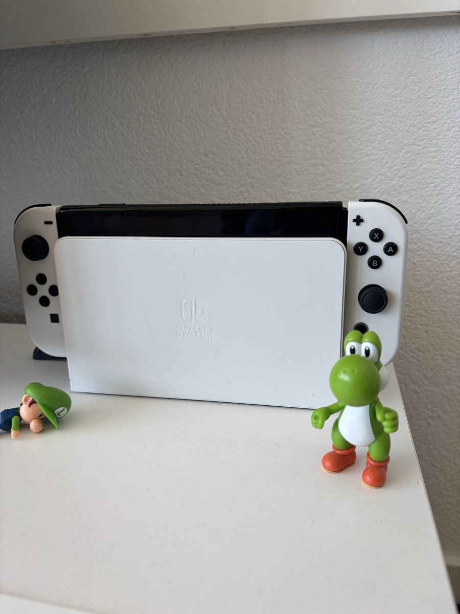 Nintendo Consoles: Nintendo Switch OLED – D'occasion à Basel par sop_h98w