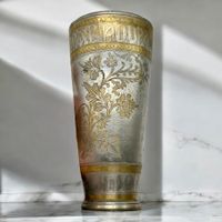 Ancien vase en cuivre argenté, décor floral – XIXᵉ siècle
