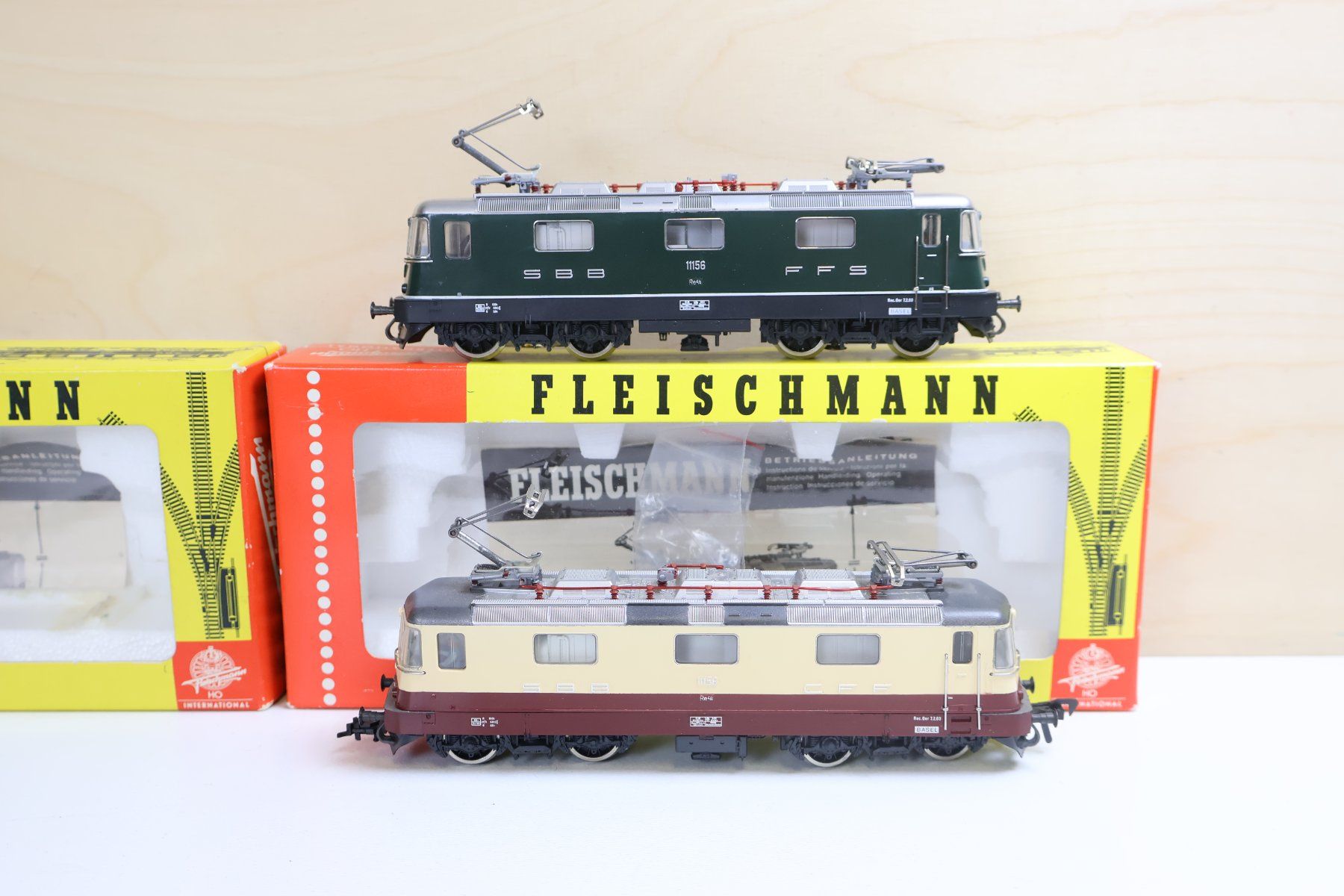 Fleischmann Modelleisenbahnen: Fleischmann 2 x SBB Re 4/4 E-Loks - H0 DC - 4341/4340 – Gebraucht aus Winterthur von Monstera 1