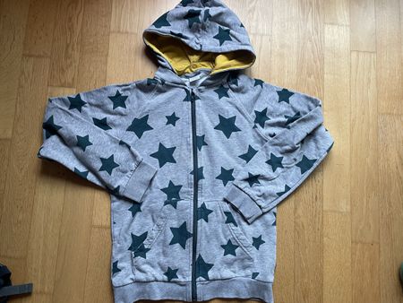 Polarn o.Pyret Hoodie Sterne Gr. 146-152 grau grüng gelb
