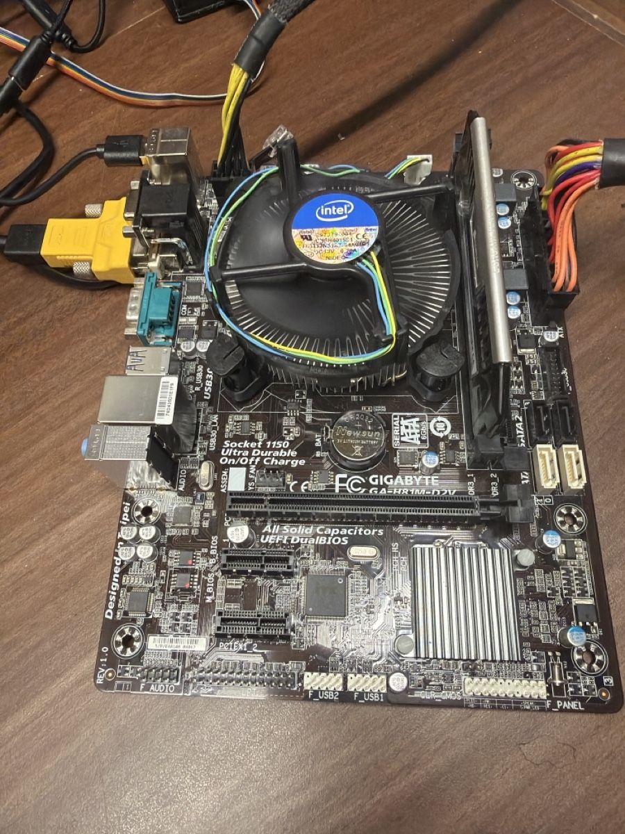 Gigabyte Schede madri: Mainboard cpu ram intel – Usato da Hergiswil LU venduto da mechutaume