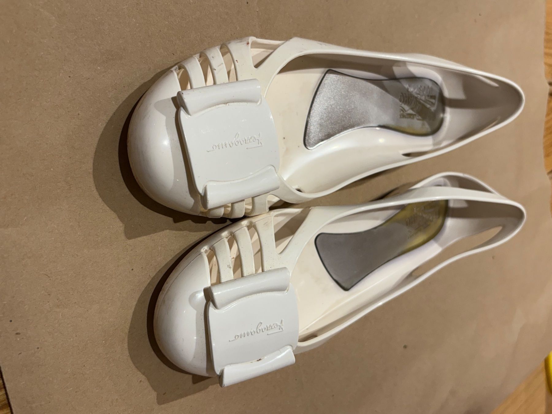 Salvatore Ferragamo Damenschuhe: Ballerines Ferragamo 37.5 M – Gebraucht aus Vufflens-la-Ville von newlifegva