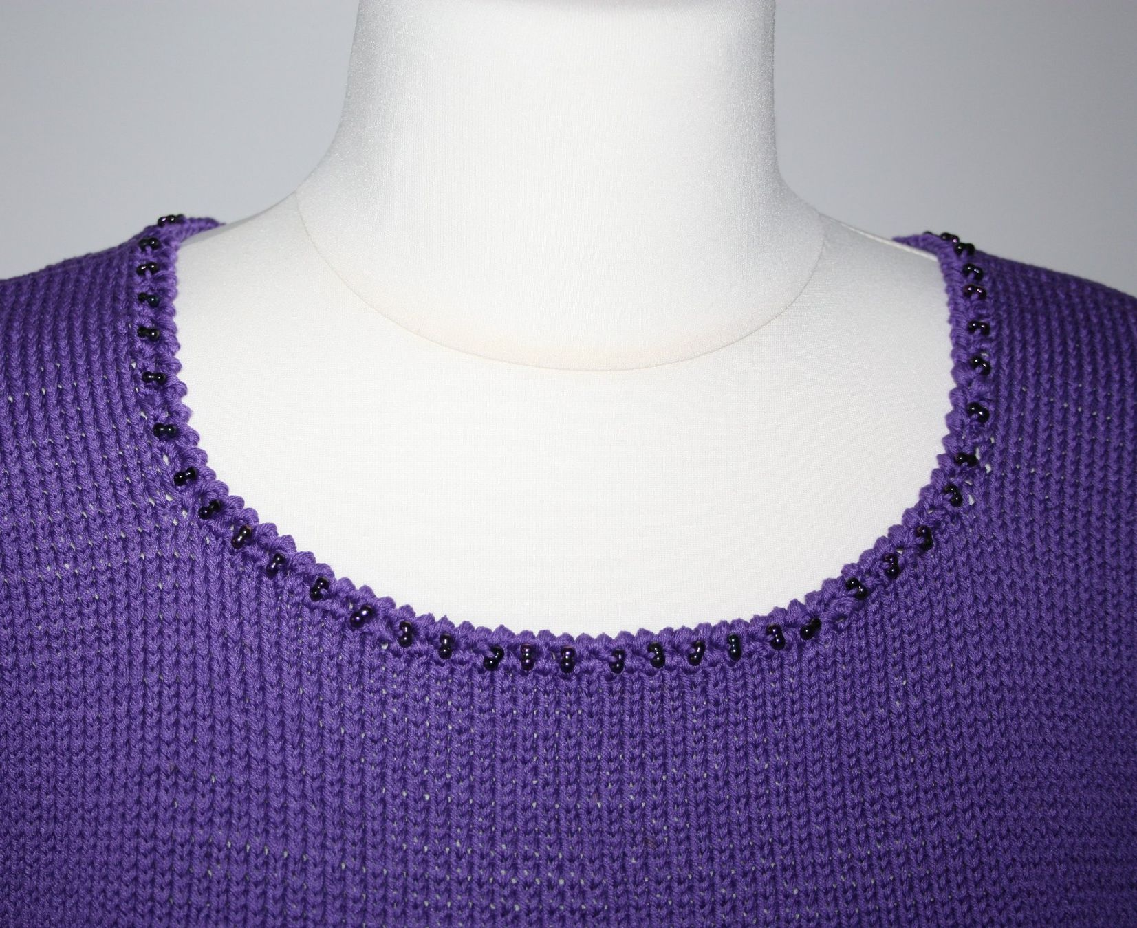 Maglioni & Felpe: Pullover mit kleinen Ärmel Glasperlen am Saum violett Gr. XL – Usato da Flüelen venduto da Diversicum-Textil 3