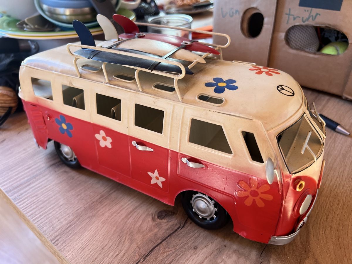 Modellautos: VW-Bus Hippie Retro-Style mit Surfbrett mit Grappa Barolo – Neu (gemäss Beschreibung) aus Kallnach von luk_9tdh