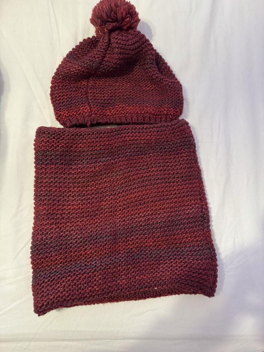 Foulards, Tücher & Schals: Winter Set: Mütze & Loop Schal – Gebraucht aus Zürich von Oliveirinha_