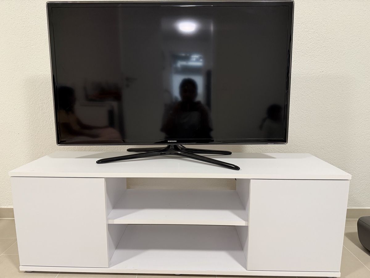 Televisori: Fernseher mit TV-Möbel – Usato da Ehrendingen venduto da ban_q9mq