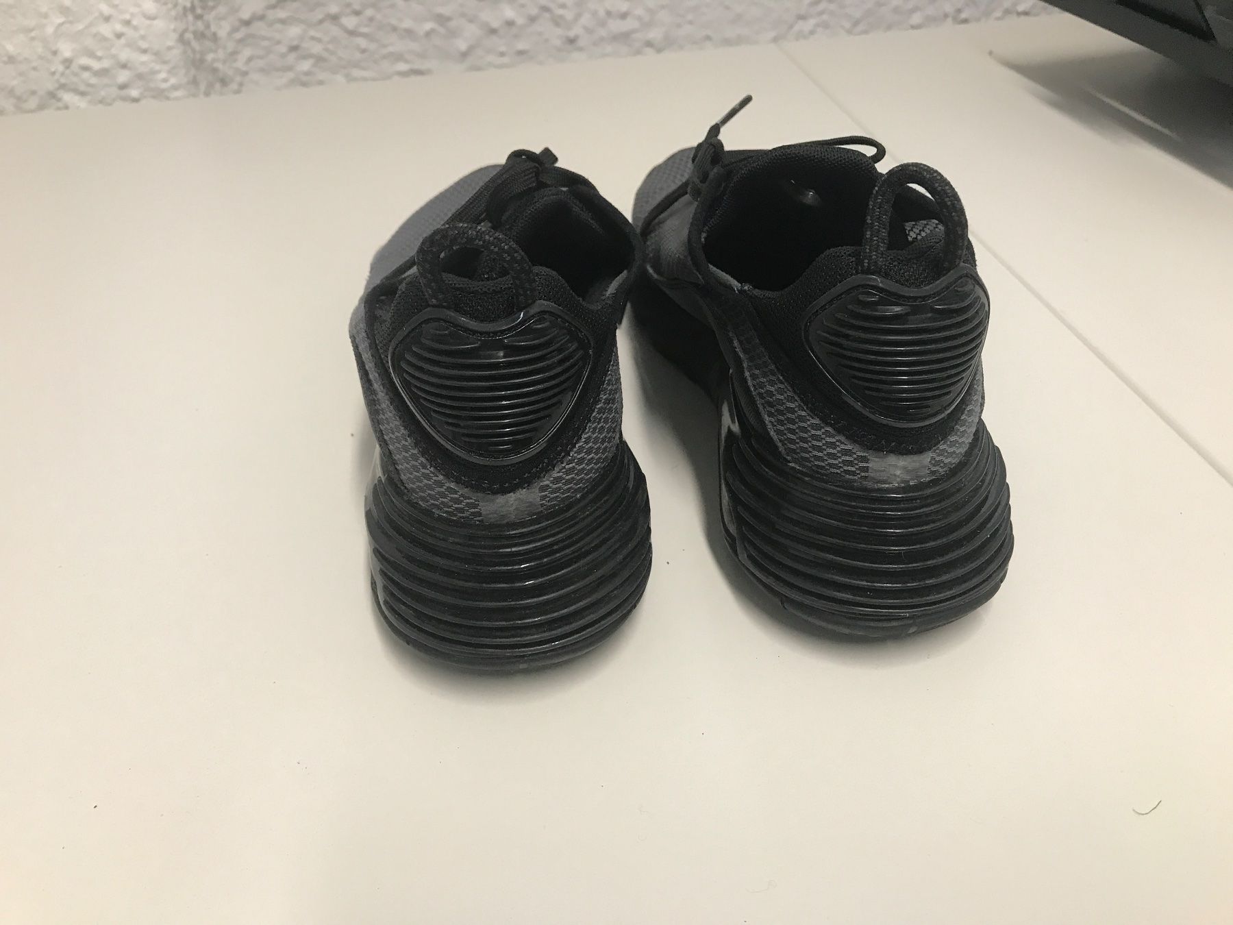 Nike Chaussures hommes: Nike Airmax 2090 Gr 38 – D'occasion à St. Margrethen SG par kellenbh 1