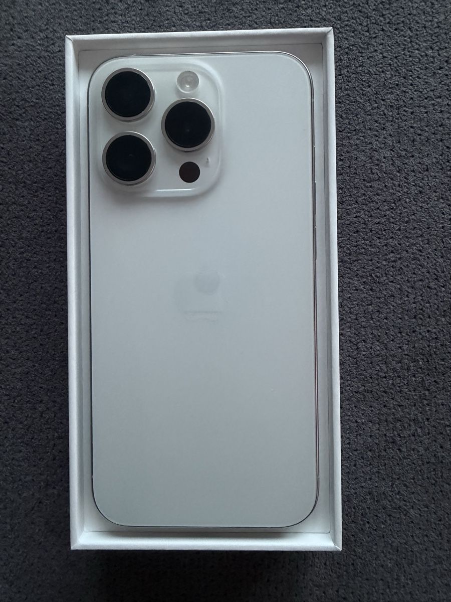 Apple Handys / Smartphones: iPhone 15 Pro, 256GB, Titan Weiss – Gebraucht aus Horw von Dena29 2