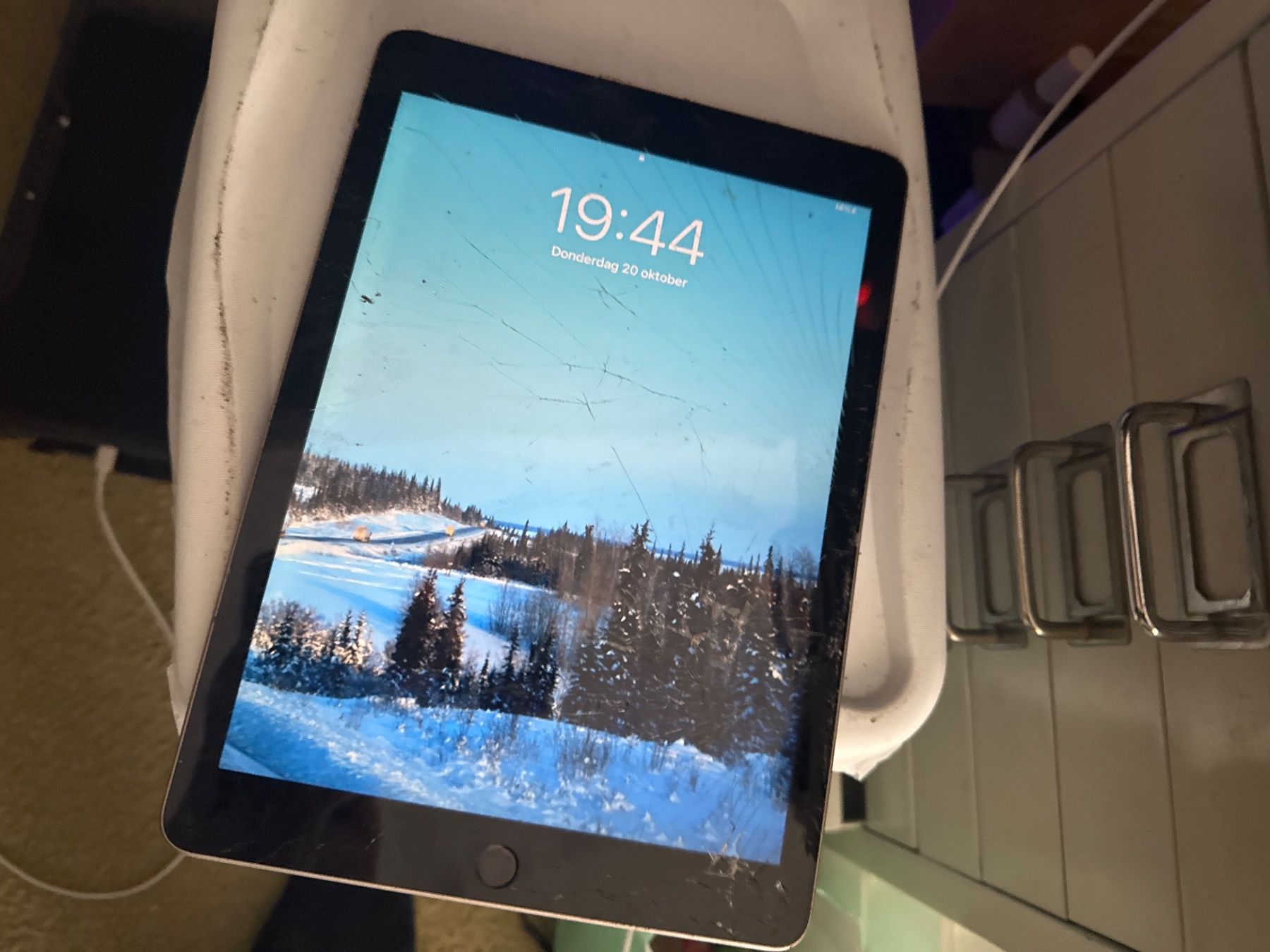 Apple Tablet PC: Ipad 6. Generation - A1893 - icloude – Difettoso da Olten venduto da HoYa01 1