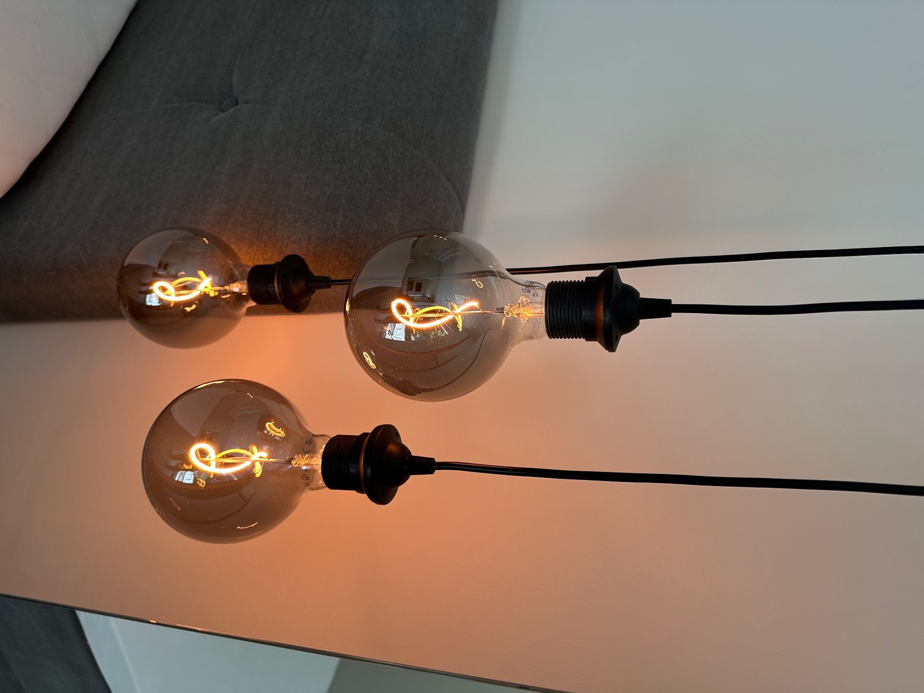 Lustres & lampes de plafonds: 3 Hängeleuchten schwarz mit Glühbirnen – D'occasion à Zürich par dri_n2k6 2