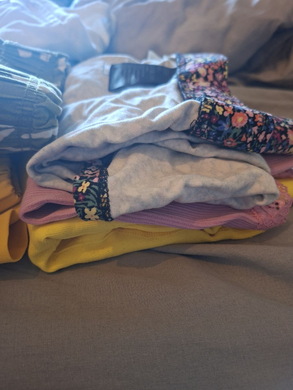 Lotti di vestiti: kleiderpaket gr.S – Usato da Grüningen venduto da Vika95. 2