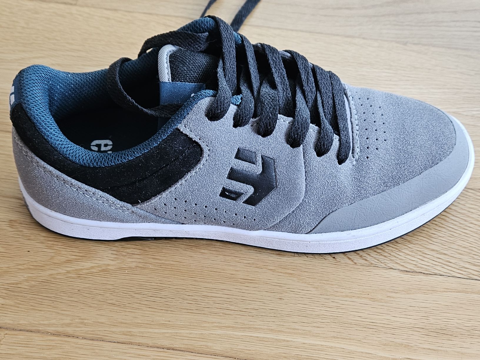 Etnies Herrenschuhe: Etnies Sneaker grau Grösse 37 – Gebraucht aus Bern von Sabulise 1