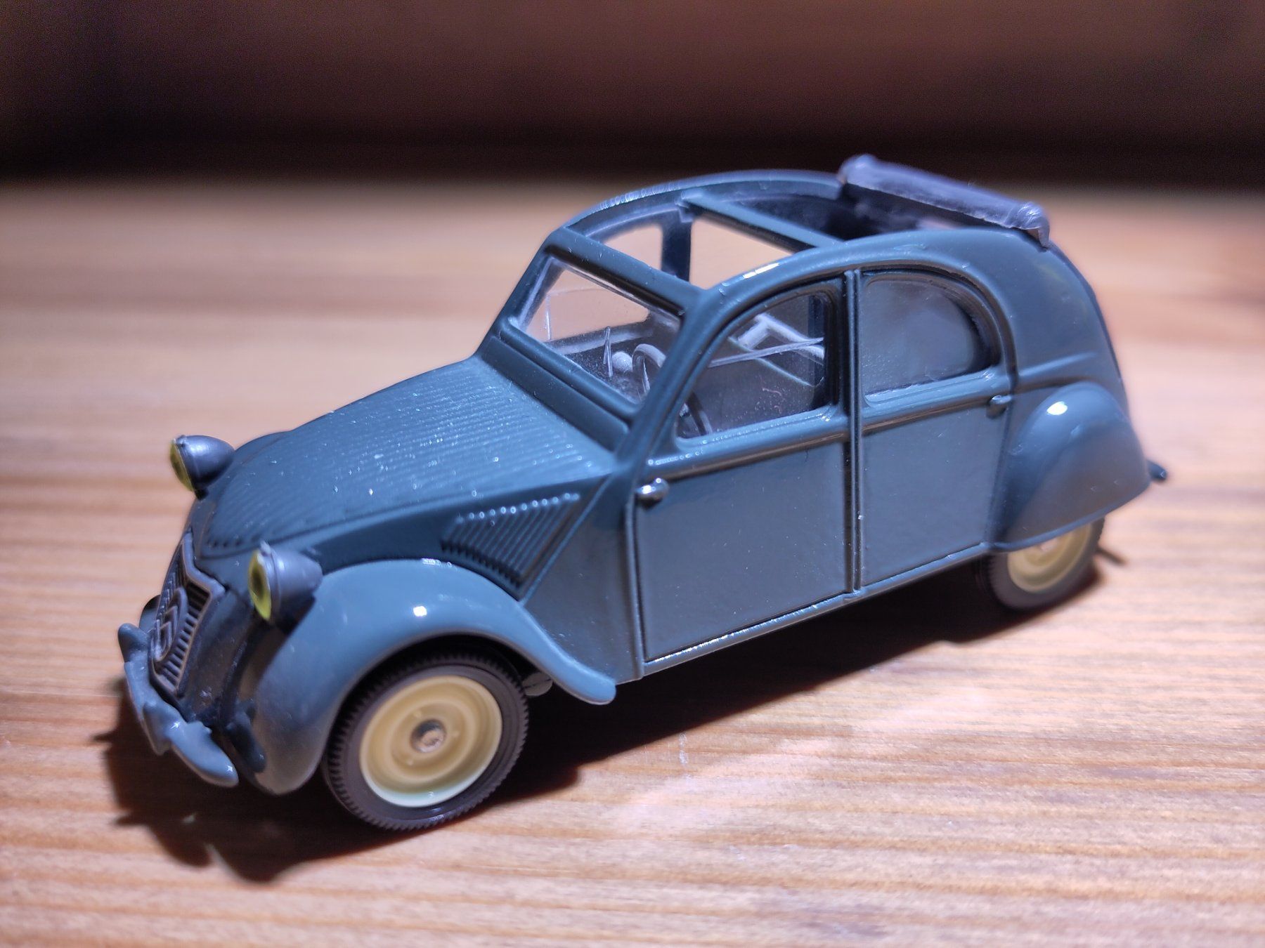 Vitesse Modellini d'auto: Modellauto Vitesse 2CV – Usato da Bülach venduto da Tiefschlaflos