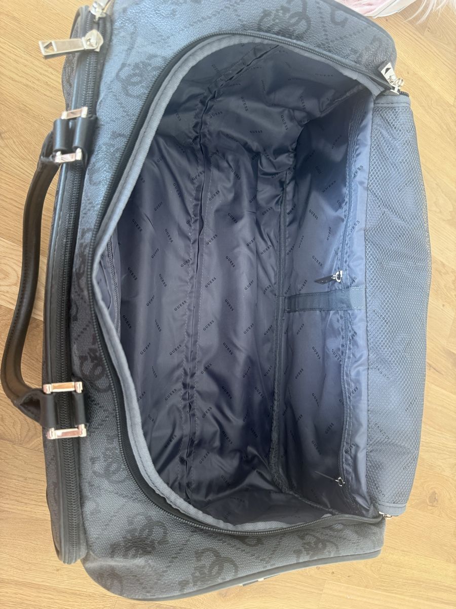 Valigie: Guess Reisetasche mit Rollen – Usato da Winterthur venduto da spaccafunnu86 1
