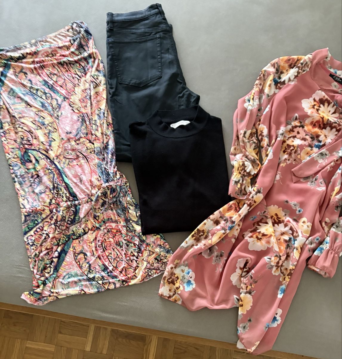 Lotti di vestiti: Kleiderpaket 4-teilig – Usato da Reinach BL venduto da Passionata