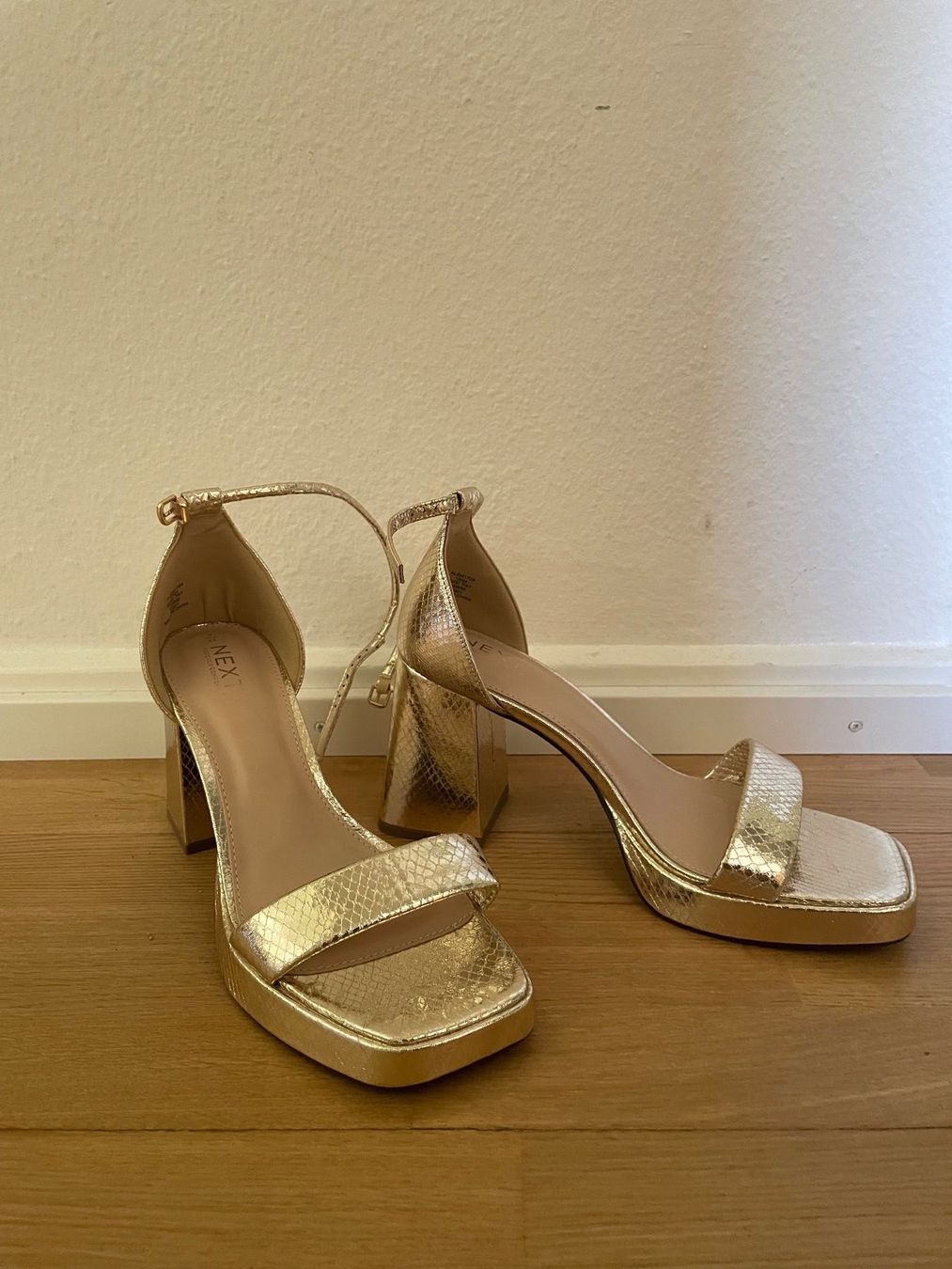 Scarpe da donna: goldige High-Heels, Grösse 41 – Nuovo (secondo la descrizione) da Basel venduto da kra_w6mq