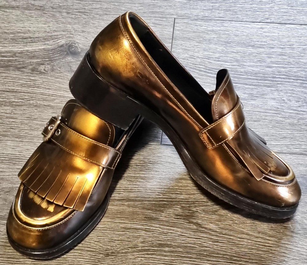 Prada Damenschuhe: Original goldige Prada-Schuhe-Loffer – Gebraucht aus Uetliburg SG von mafrey63 1