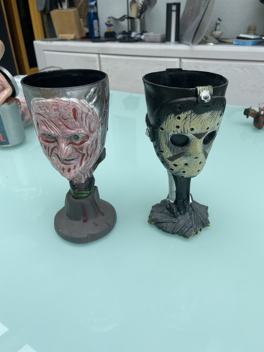 Verres: Vends 2 verres Freddy Krueger – D'occasion à Les Brenets par serialdrink