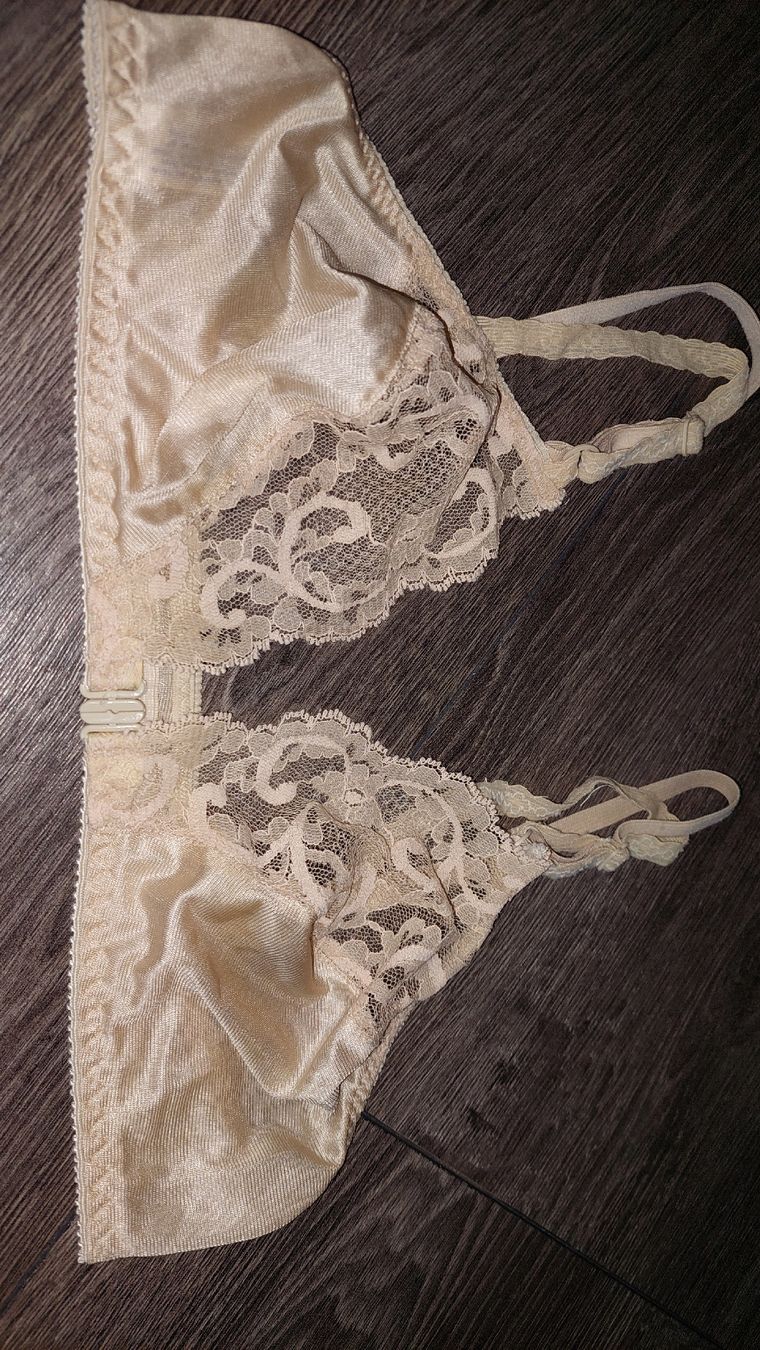 Sonstige Unterwäsche: 5er Set Damen BHs Spitze vers. Farben Grösse S – Gebraucht aus Gwatt (Thun) von Letzte-Chance-III 5