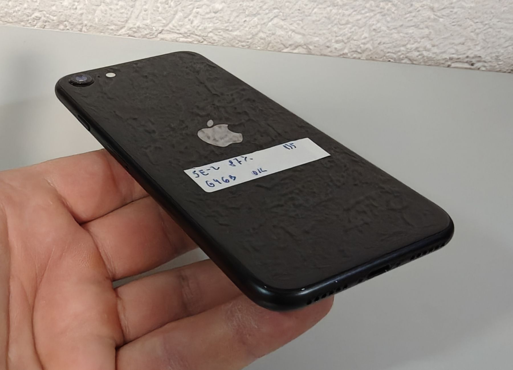 Apple Telefoni cellulari / Smartphones: iPhone SE 2. Generation – Usato da Ehrendingen venduto da Rocky985 4