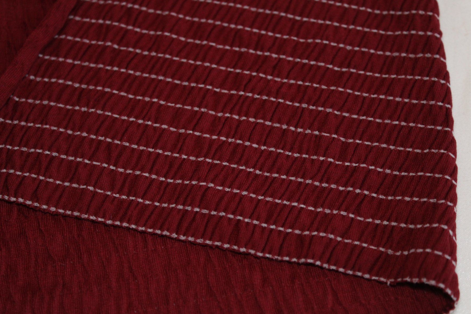 Tissus: Stoff Jersey gesmokt bordeaux – Neuf (Voir description) à Obfelden par solomon111 3