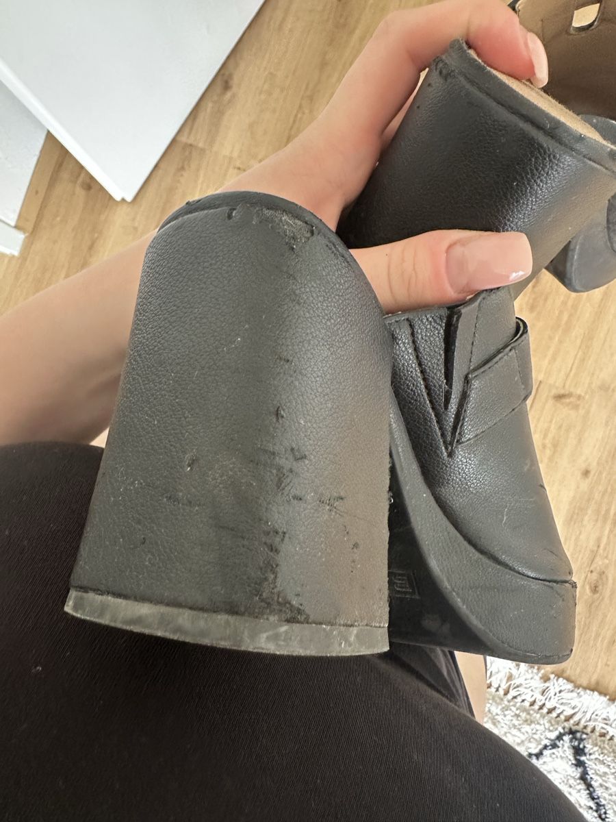 Damenschuhe: Schwarze Sandalen mit Absatz, Grösse 39 – Gebraucht aus Chur von pas_5g2r 3