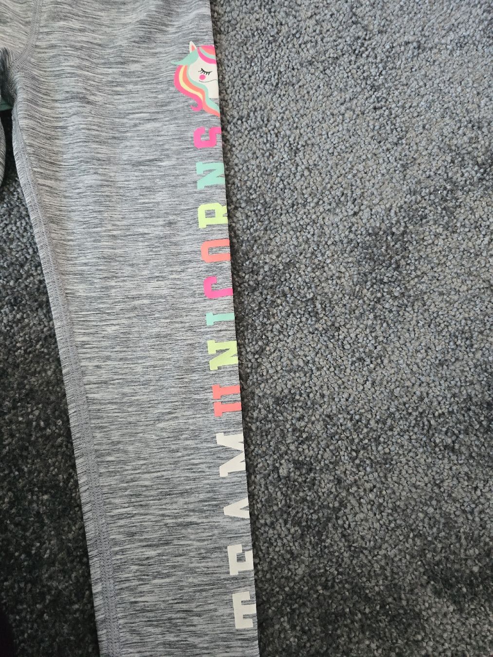 H&M Lotti & Set di vestiti: Sport set Einhorn Gr.98-104 – Usato da Unterentfelden venduto da Panda-87 2