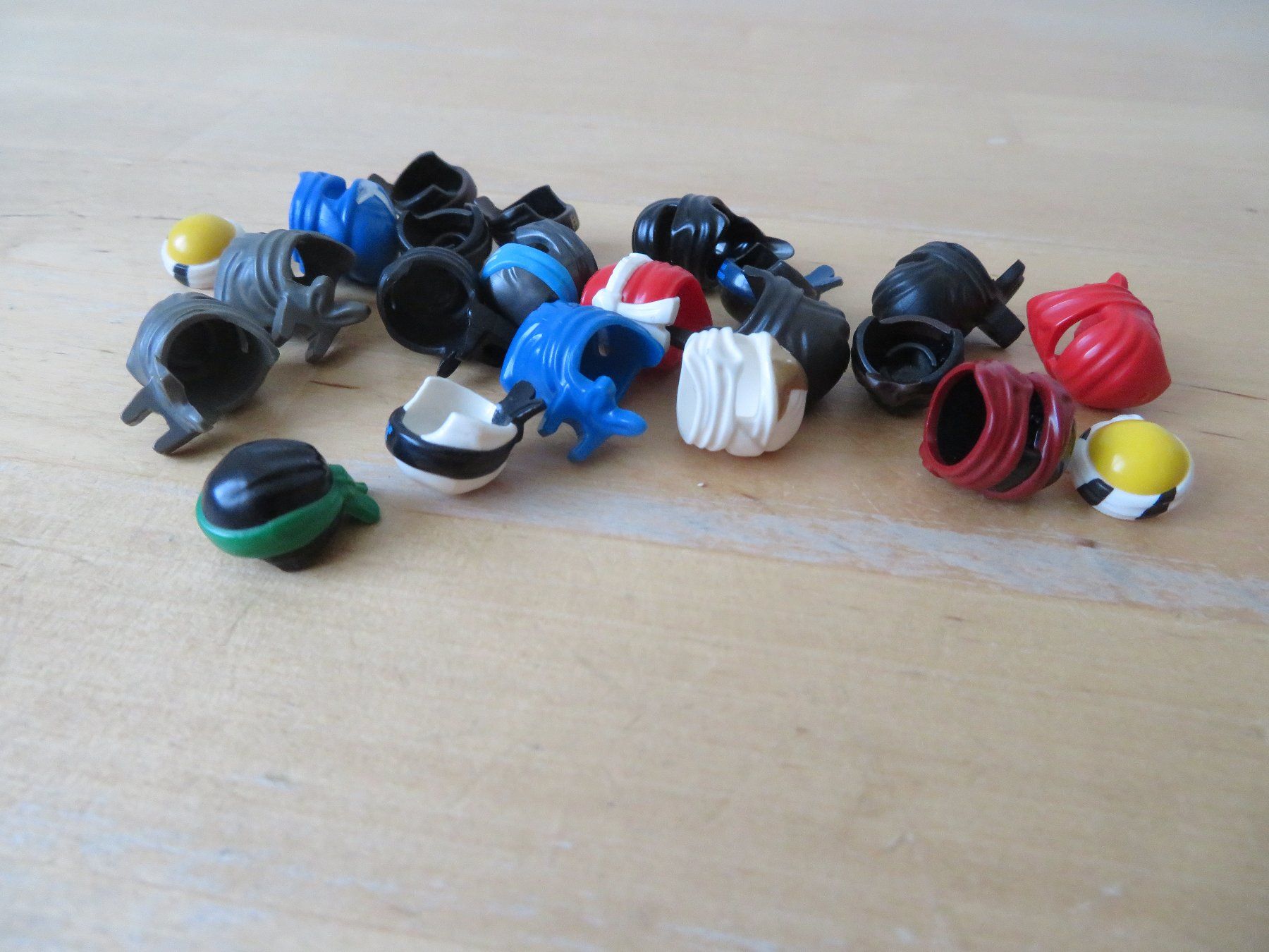 Spielzeuge: LEGO Ergänzung "Kopfbedeckungen" – Gebraucht aus Zürich von piroma 4