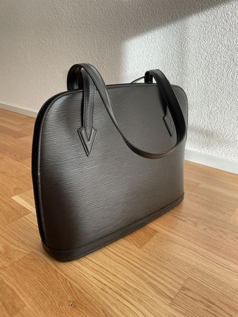 Sac Louis Vuitton Lussac cuir épi noir