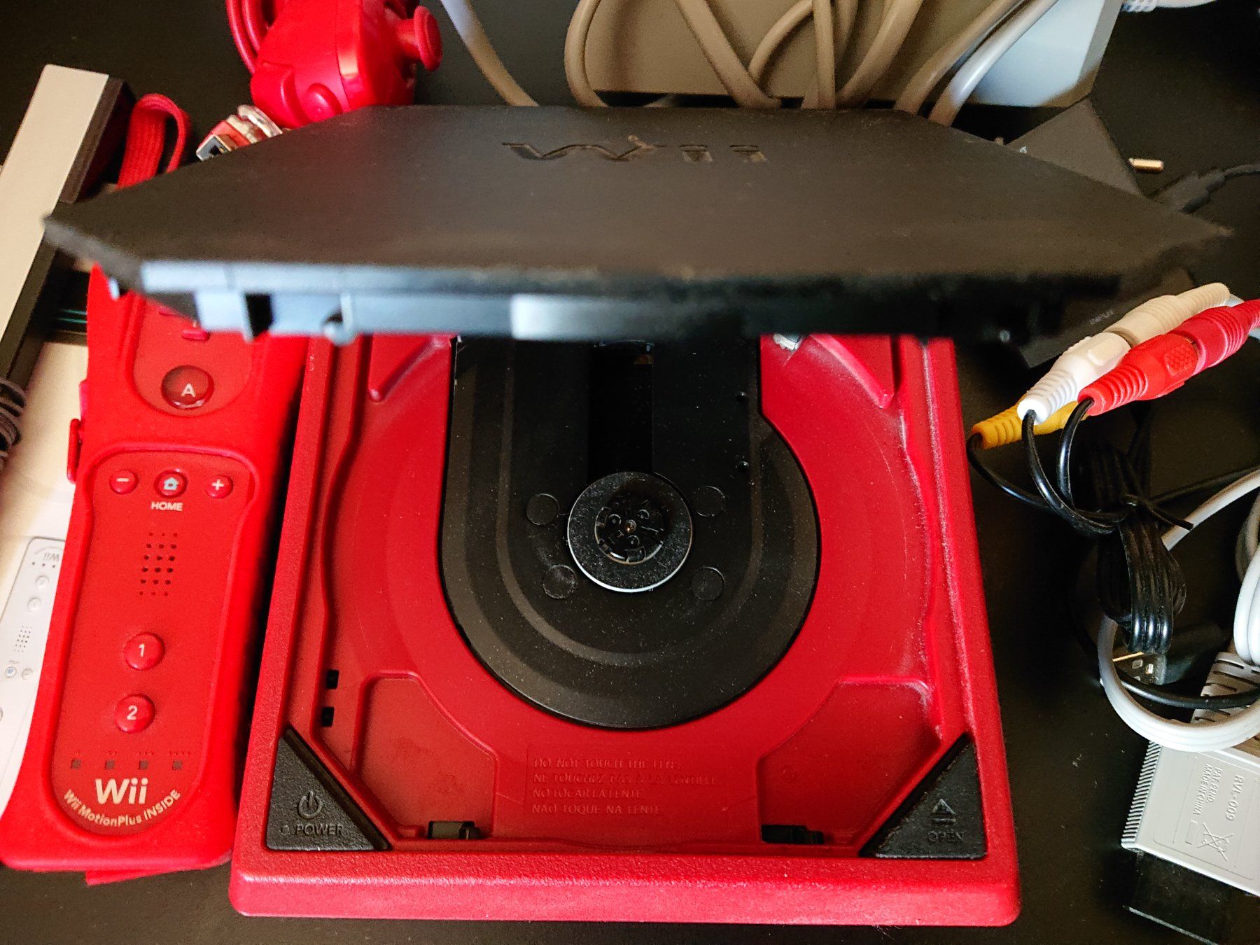 Nintendo Konsolen: Nintendo Wii - Wii Konsole Mini Rot mit Controller und Kabel – Gebraucht aus Liestal von LukiTrade 3