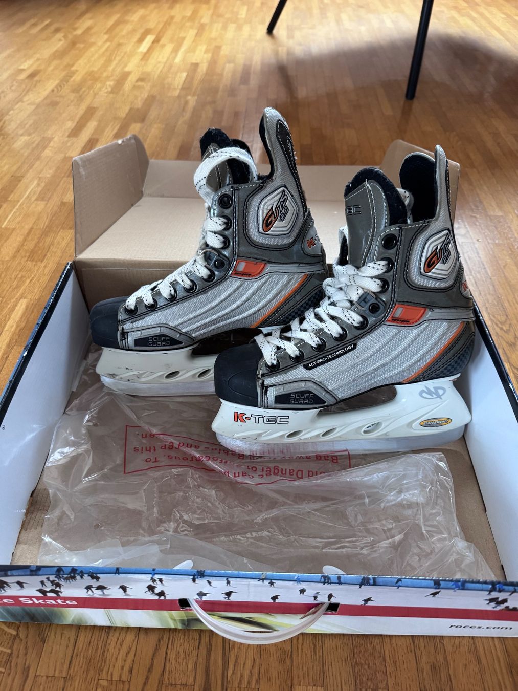 Schlittschuhe: Kinder-Schlittschuhe Grösse 33 – Gebraucht aus Dielsdorf von Gioma06 1