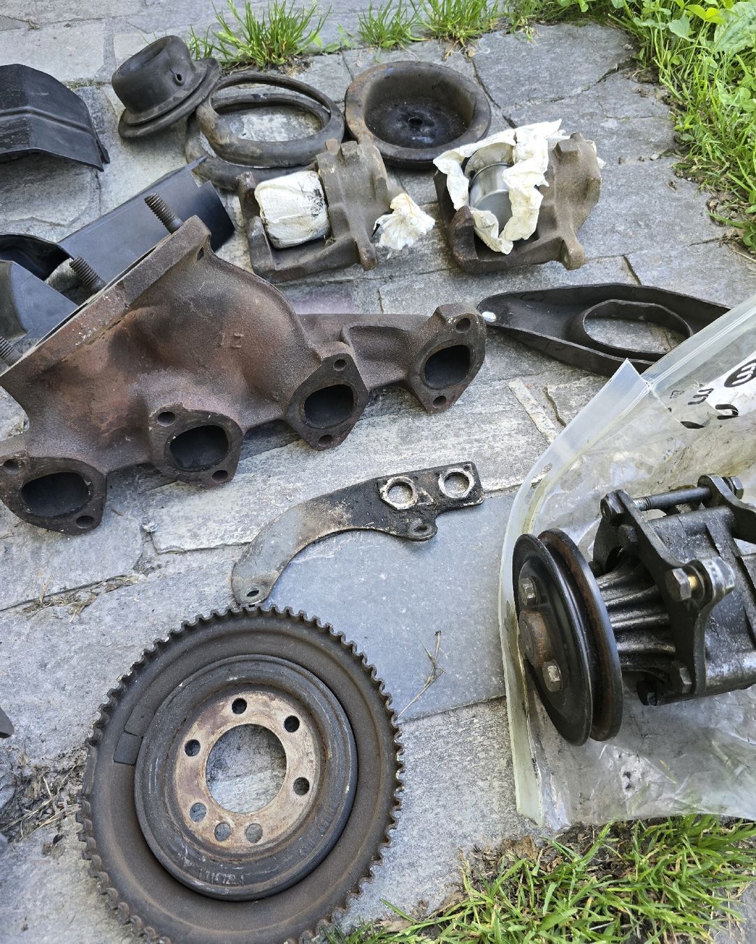 BMW Tutti pezzi di ricambio auto: BMW e30 Div. Teile / Ersatzteile – Usato da Wangs venduto da Restposten.Garage 3