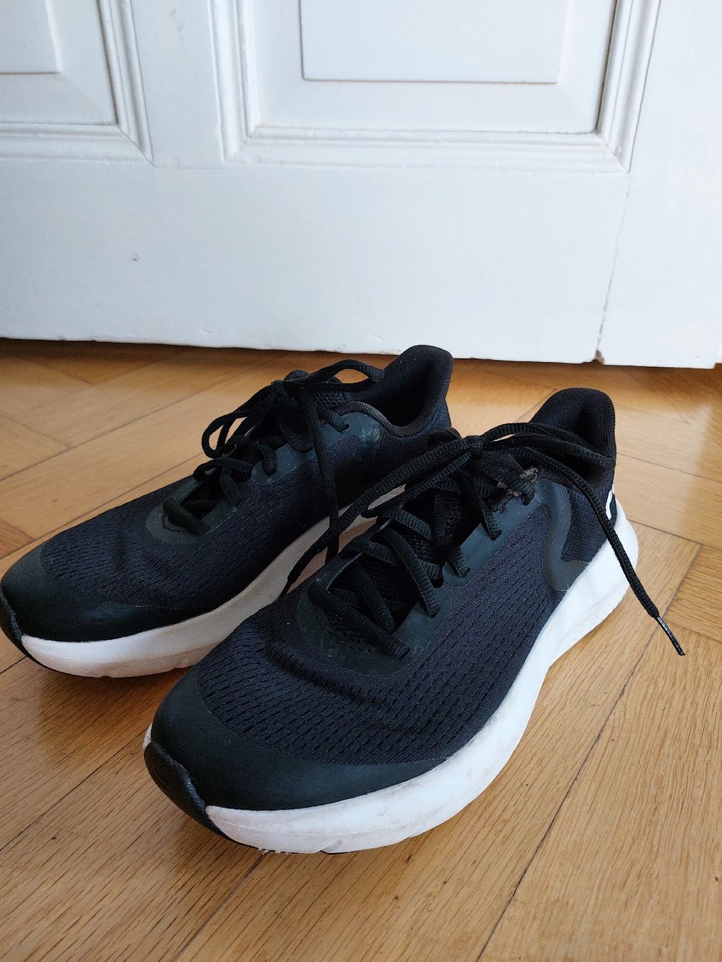 Under Armour Scarpe per ragazzi: Turnschuhe schwarz – Usato da Kriens venduto da nordlicht09