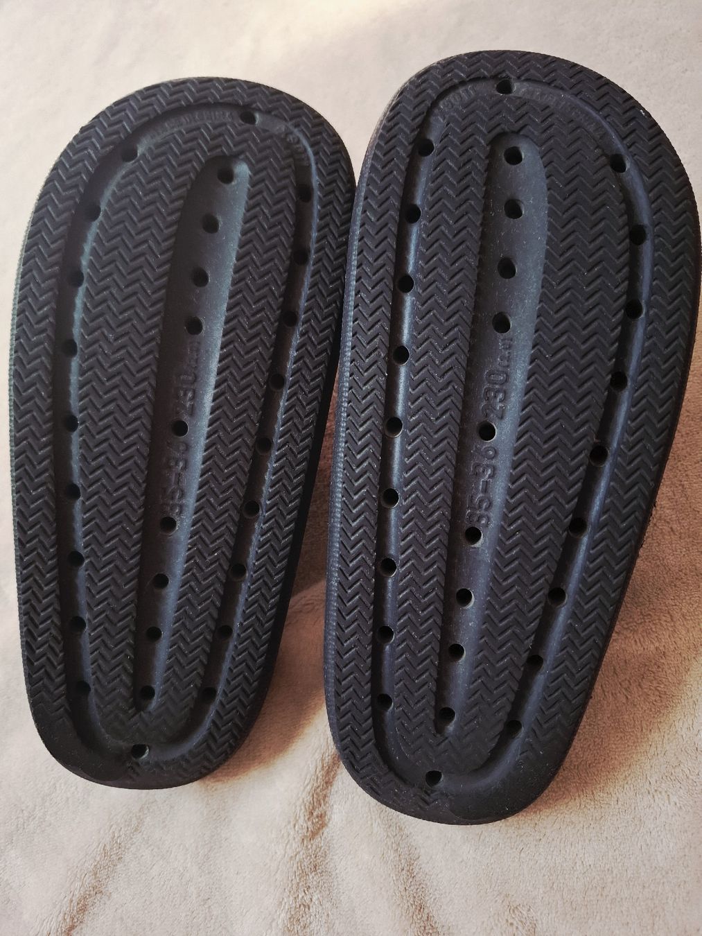 Scarpe per ragazze: Badeschuhe EVEN&ODD schwarz Grösse 35-36 – Usato da Bolken venduto da nova88 4