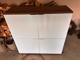 Hochwertiger Holzschrank in gutem Zustand